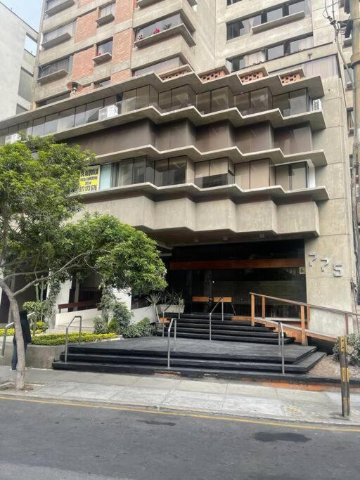 Departamento Comodo Y Tranquilo En Miraflores * Lima